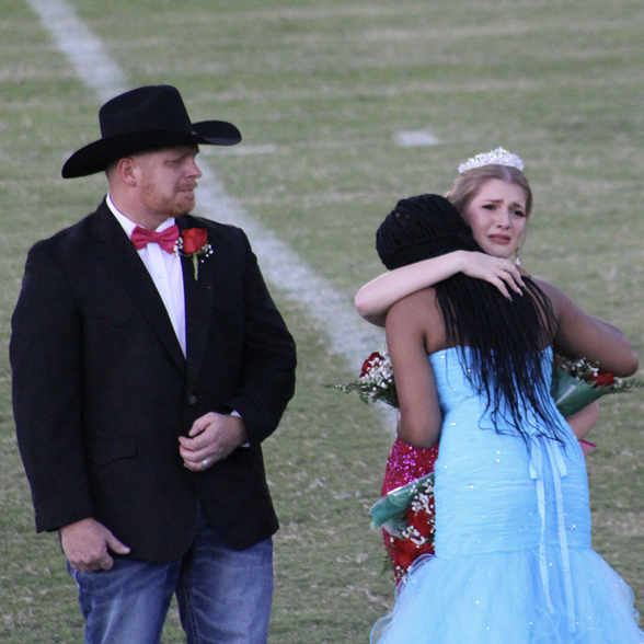 Mississippi Homecoming Queen Gave Crown to Classmate Who Lost Her